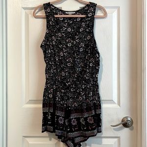 AEO 🦅 American Eagle Outfitters Floral Sleeveless Romper Tassel Tie Shorts M